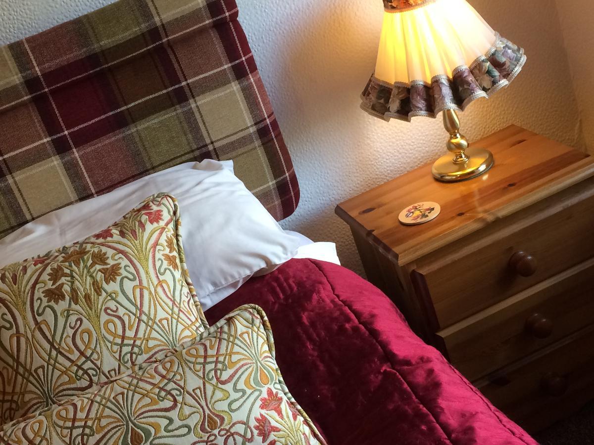 The Bryntirion Inn Llandderfel Exteriör bild