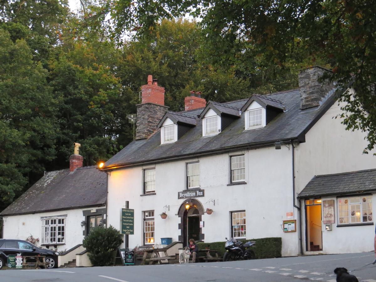 The Bryntirion Inn Llandderfel Exteriör bild